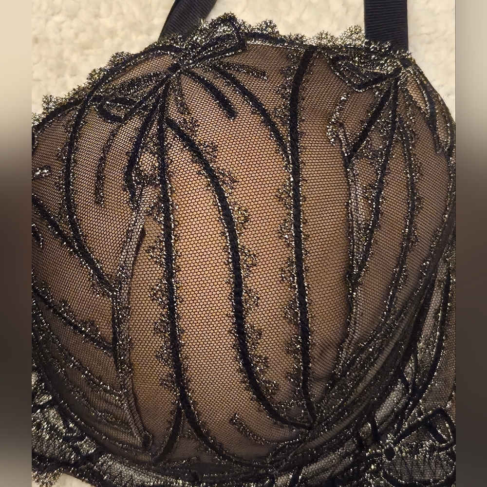 Victoria's Secret Black and Gold Lace Bra - Picture 6 of 16